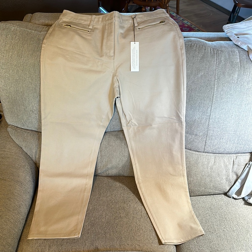 NWT, Chico’s so slimming getaway ankle tan pants